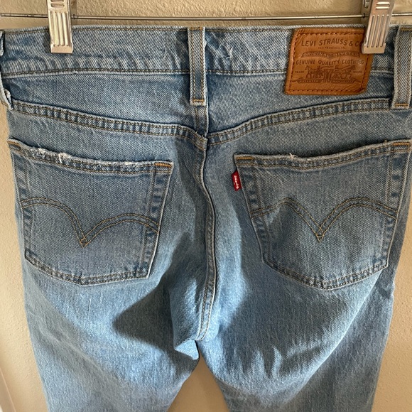 Levi jeans- wedgie fit! Size 24 - Picture 9 of 9